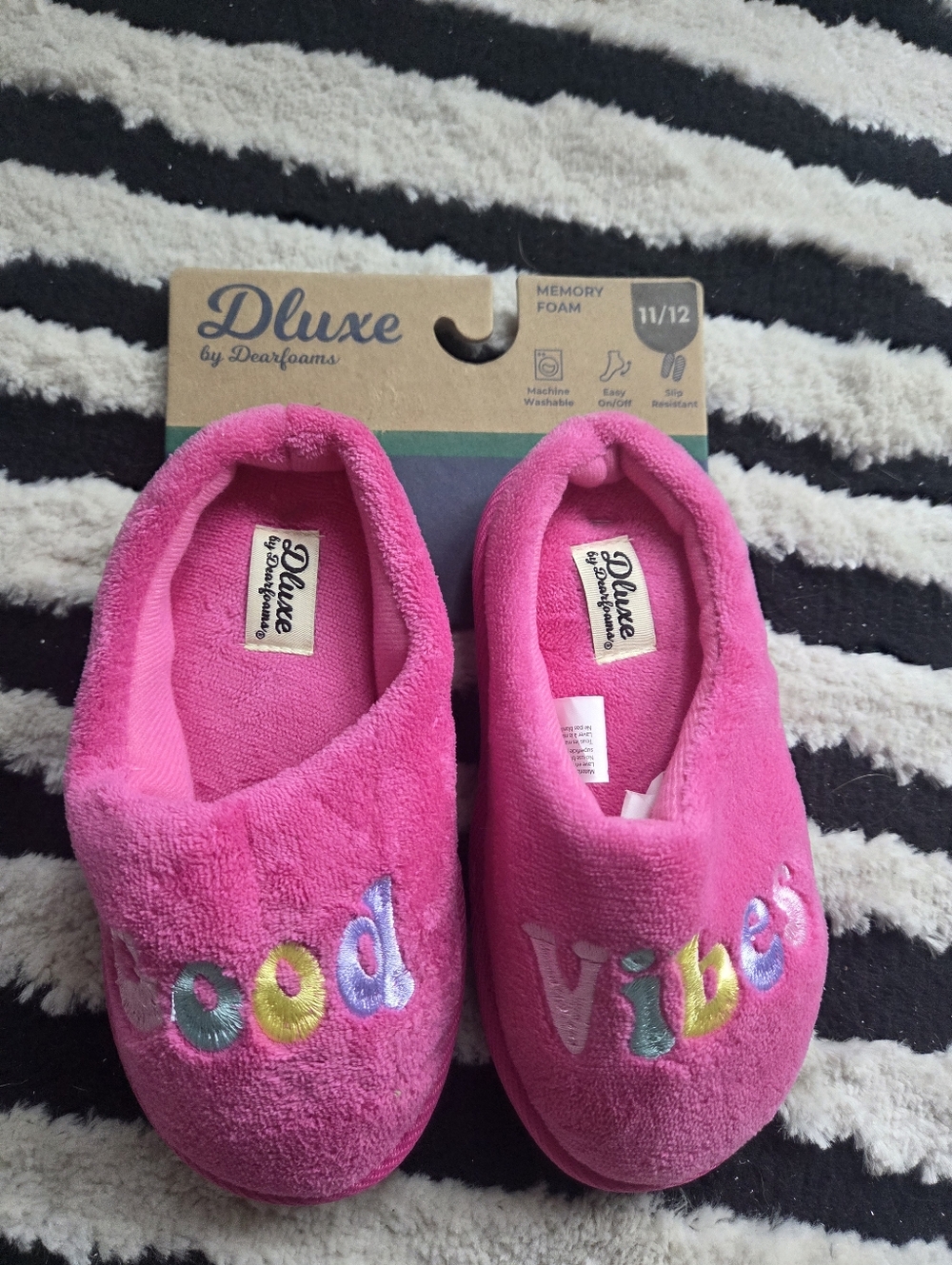 DLuxe by Dearfoam Pink 'Good Vibes' Kids Slippers